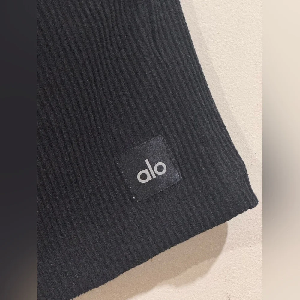 ALO Yoga Women's Black Ribbed Athletic Shorts